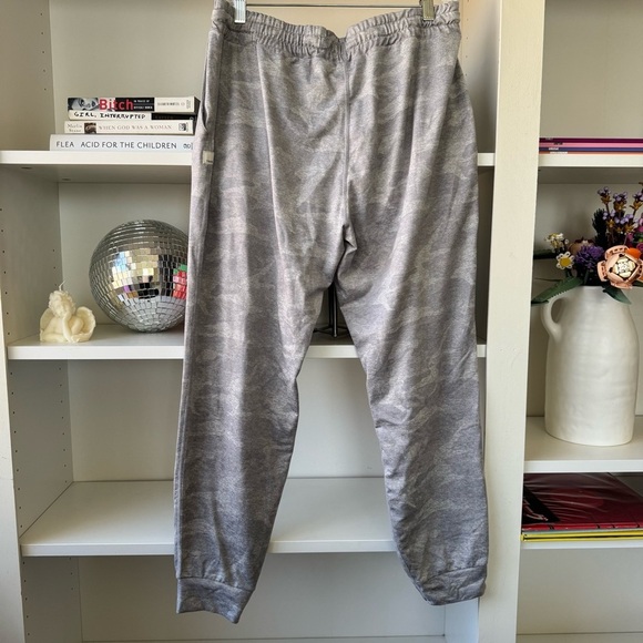 VUORI Dreamknit Performance Jogger Pants Pale Heather Camo - Picture 6 of 8